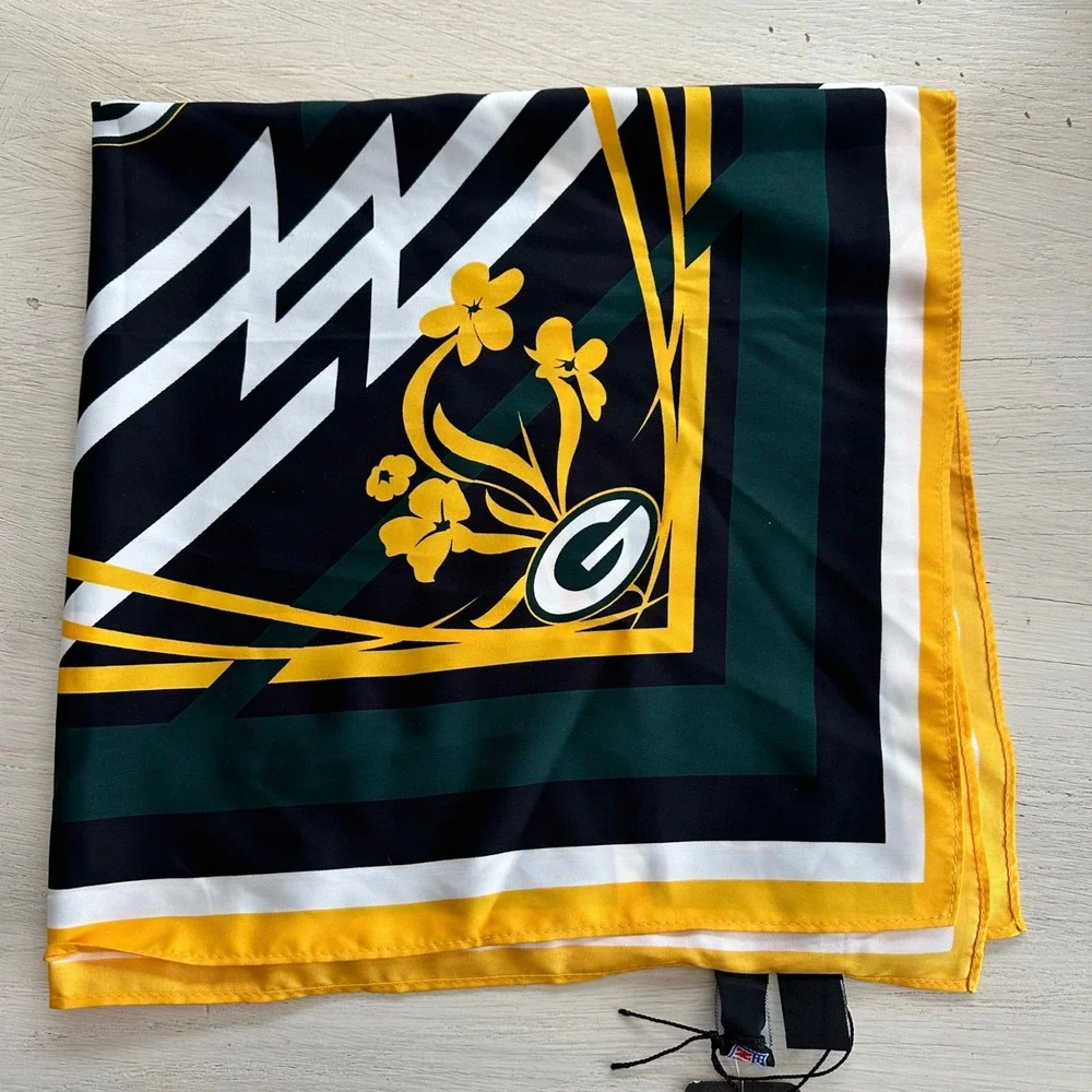NWT Rare Vintage Green Bay Packers‎ NFL Poly Scarf Women Geo Floral Print New